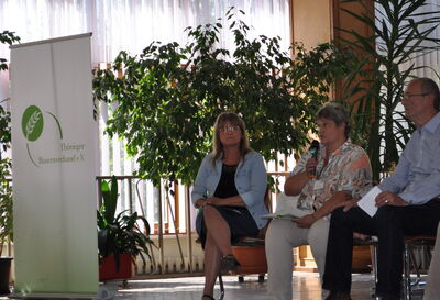 v.li.: Dr. J. Scheringer-Wright (Linke), Regine Kanis (SPD) und Stefan Baldus (Bauernverband)