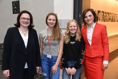 Foto: Andreas Amann (Andrea Nahles, Emelie Gerlach, weitere Teilnehmerin, Elisabeth Kaiser im Reichstag)