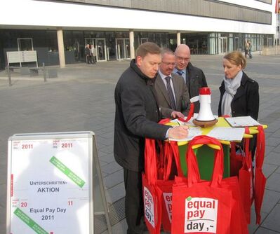 Auch in Erfurt aktiv: die Abgeordneten Hey, Lemb, Weber und Pressesprecherin Franzisca Friedrich am Infostand 