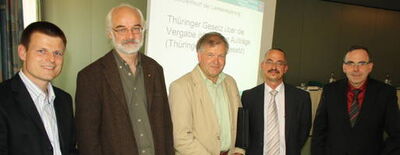 Moderator Tino Zippel (OTZ, v.l.), Rolf Düber (DGB), Dr. Kögel (BVMW), Wolfgang Lemb, Raimund Andersson (TMWAT). 