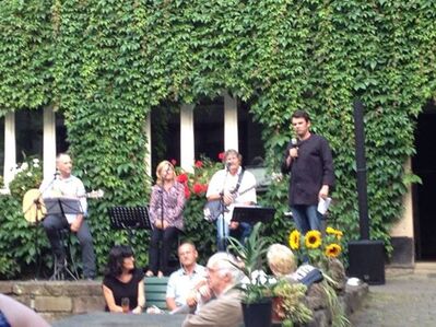 Michael Gauer stimmt die Gäste auf den Handwerkssommer ein.