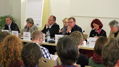 Regine Kanis (2.v.li.) bei der Diskussion in den Rosensälen.