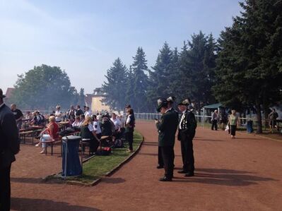 Das Formationsschießen zur Eröffnung des Landesschützentages in Bürgel.