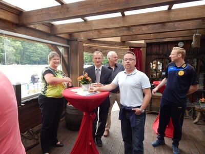 Regine Kanis, Bürgermeister Ingo Lippert und Vereinsvorsitzender Mike Weber (v.li.)